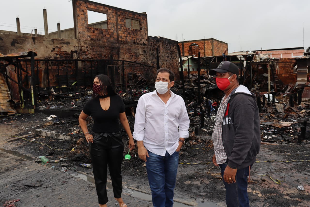 Prefeitura de Benjamin Constant inicia ajuda às vítimas de incêndio em área central do município