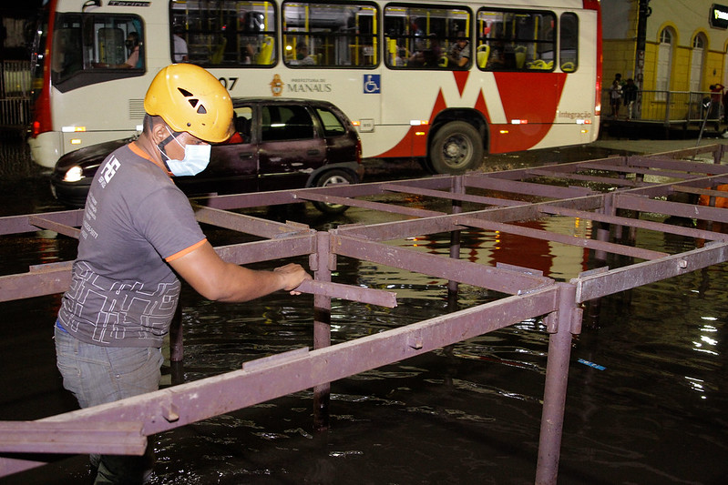 Prefeitura inicia construção de pontes metálicas próximo à Alfândega, no Centro