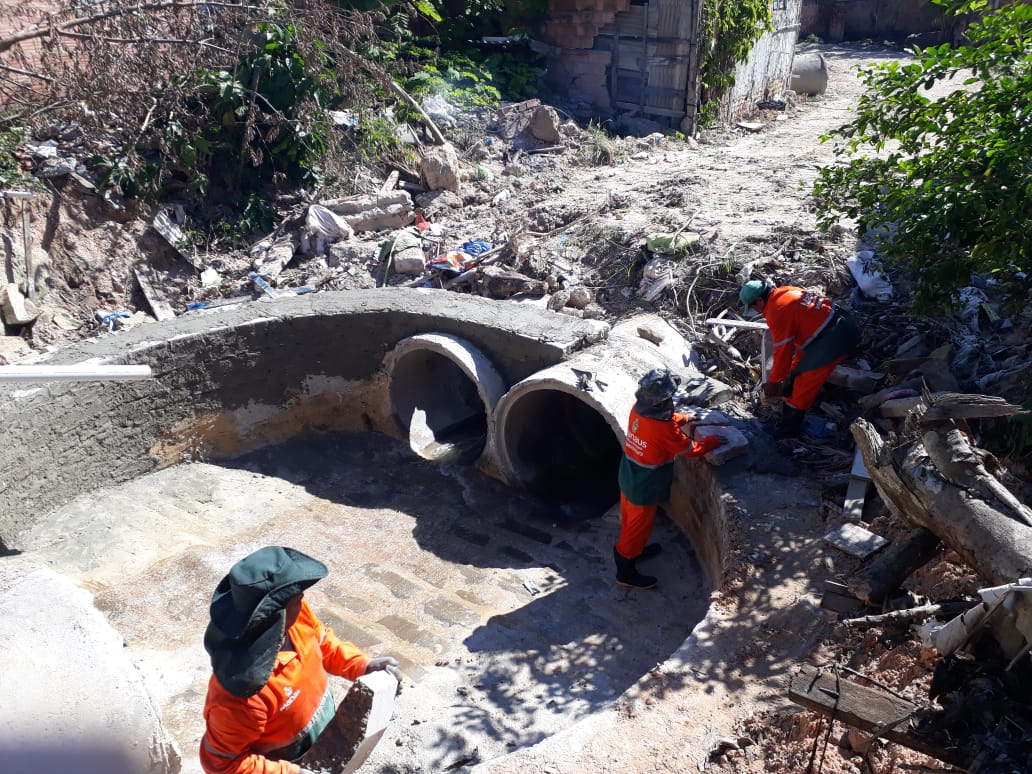 Prefeitura de Manaus implanta 300 metros de rede de drenagem profunda no bairro Jorge Teixeira