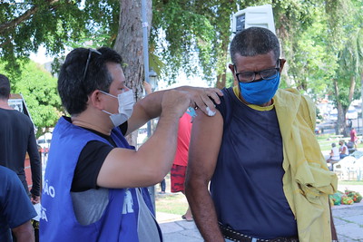 Prefeitura de Manaus oferece vacina contra a Covid-19 e outros serviços no Dia de Luta da População em Situação de Rua