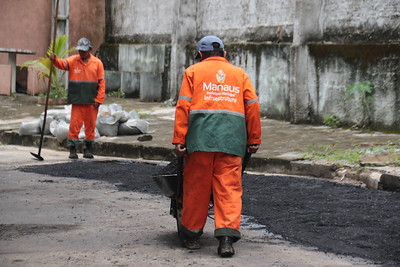 Prefeitura aplica 40 toneladas de massa asfáltica em bairros da zona Leste