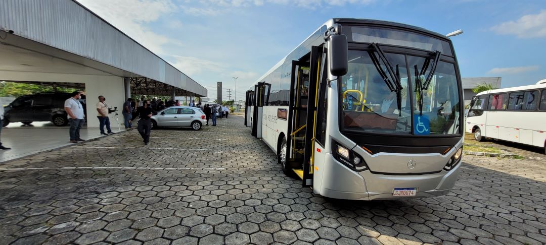 Prefeitura faz teste de novo modelo de ônibus em linha temporária