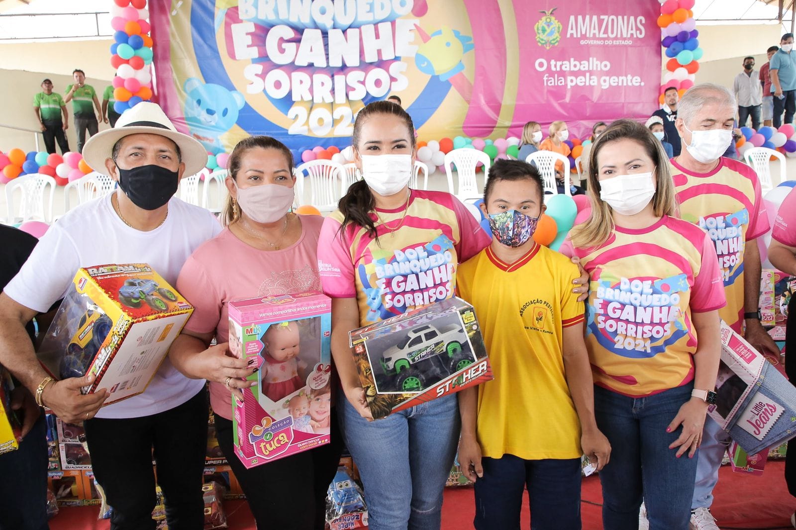 Doe um Brinquedo e Ganhe Sorrisos’: primeira-dama Taiana Lima entrega doações em Boa Vista do Ramos