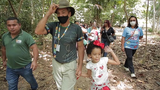 Prefeitura de Manaus leva crianças com transtorno do espectro autista para visitar o Parque do Mindu