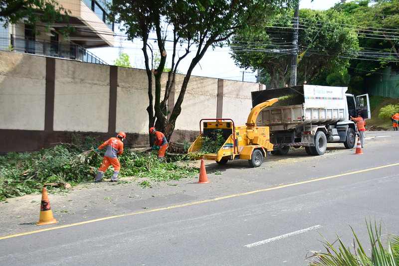 Prefeitura inicia revitalização de praça no bairro Adrianópolis