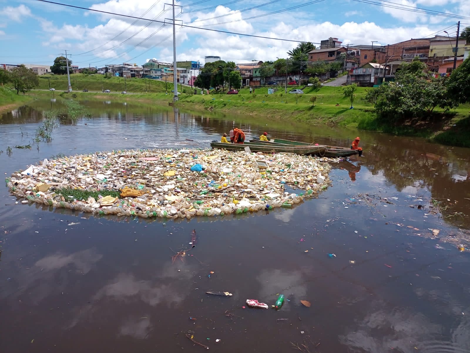 Prefeitura realiza mais uma ação de limpeza em rios e igarapés neste sábado, 30/4