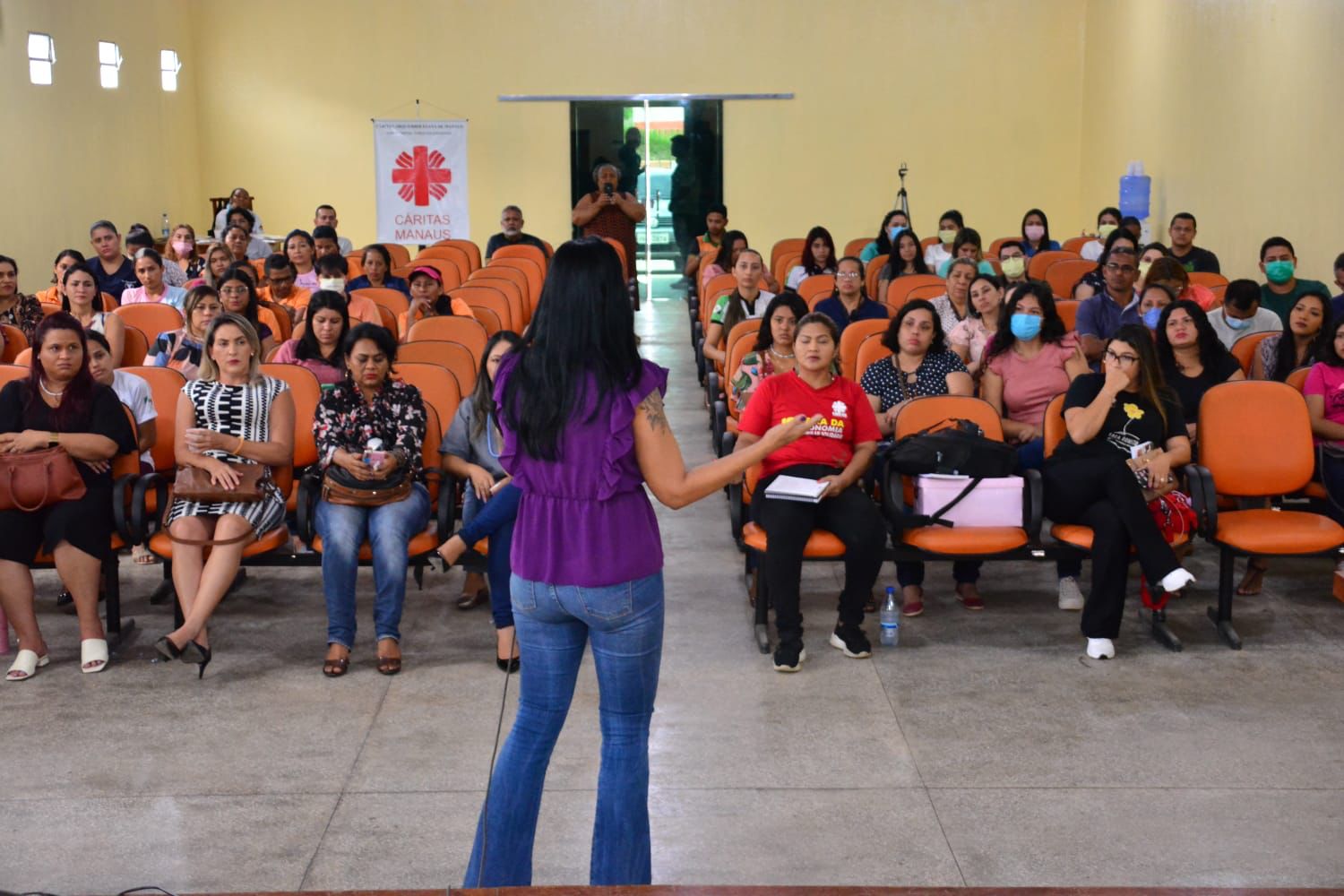 Profissionais de Rio Preto da Eva que fazem parte da Rede de Apoio à Criança e ao Adolescente participam de capacitação