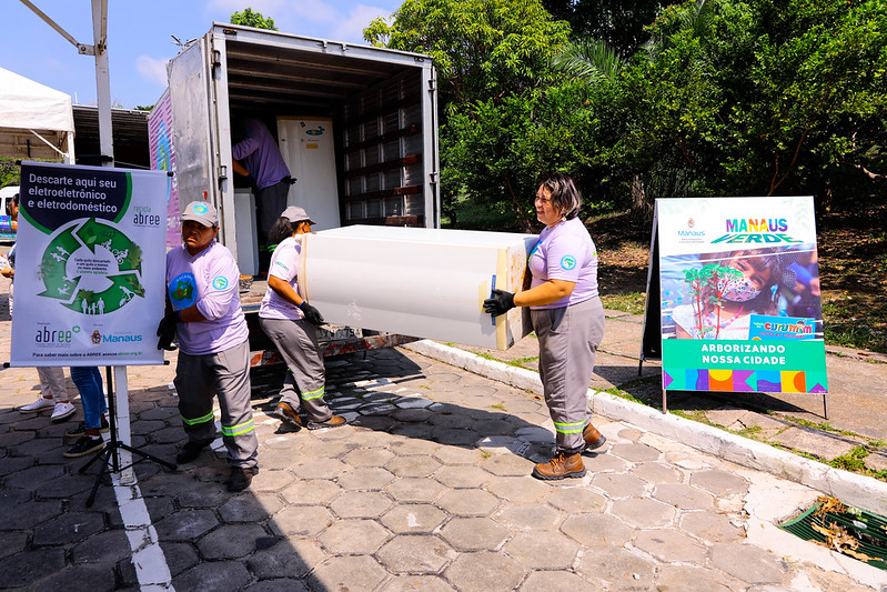 Prefeitura de Manaus coleta duas toneladas de eletroeletrônicos e eletrodomésticos em ação ambiental