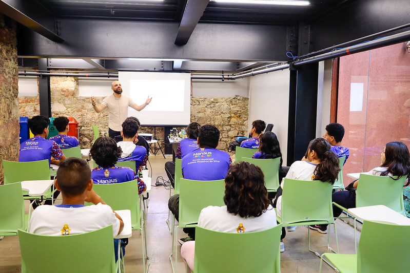 Prefeitura de Manaus avança em projeto de robótica e realiza palestra sobre inteligência artificial a alunos da rede municipal