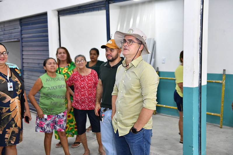 Prefeito David Almeida comemora avanço em revitalização de mercados da zona Sul