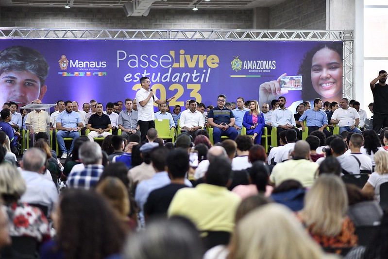 Prefeito David Almeida e governador Wilson Lima reforçam compromisso com estudantes e assinam renovação do Passe Livre Estudantil 2023