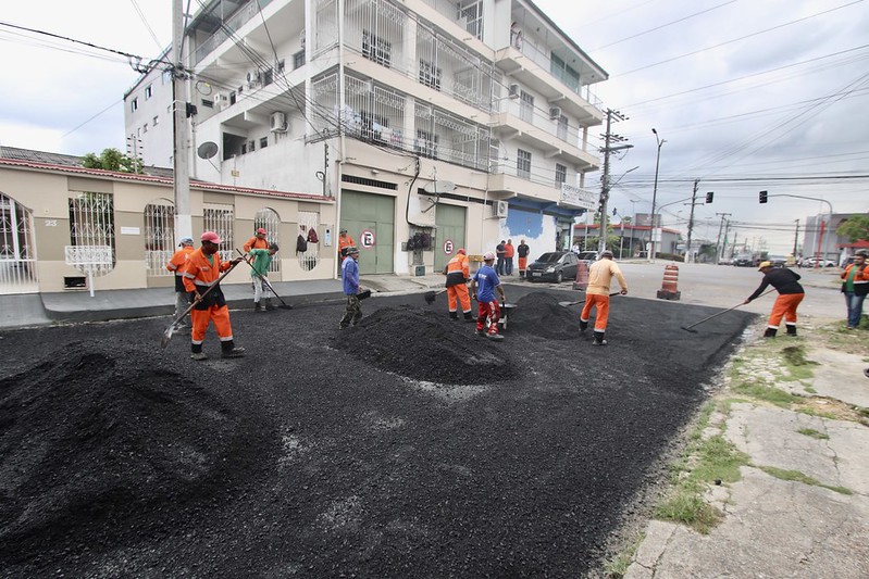 Prefeitura de Manaus intensifica serviços de recomposição asfáltica na zona Norte