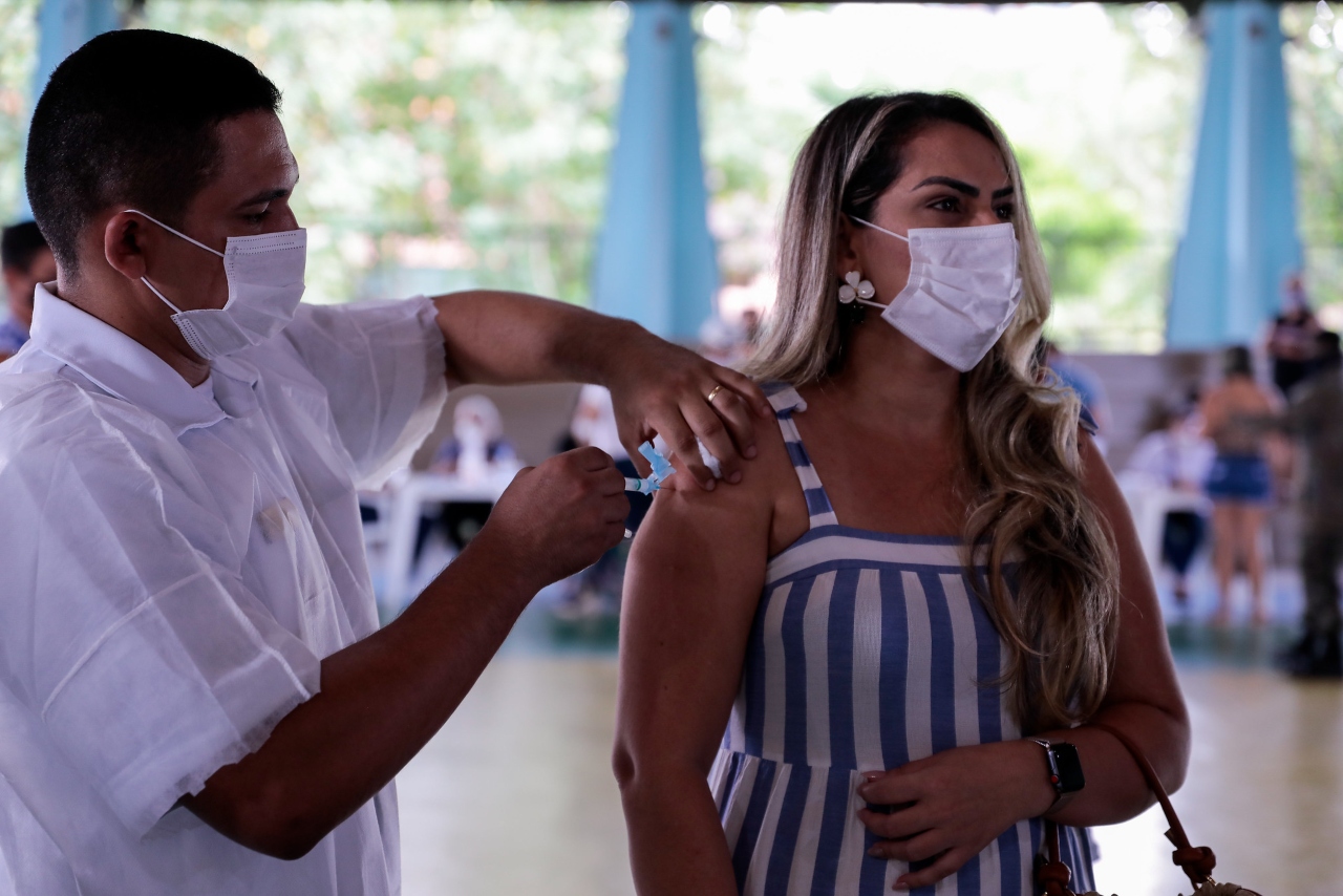Sextas e sábados foram os dias com maior procura pela vacina contra a Covid-19 nos últimos dois anos em Manaus