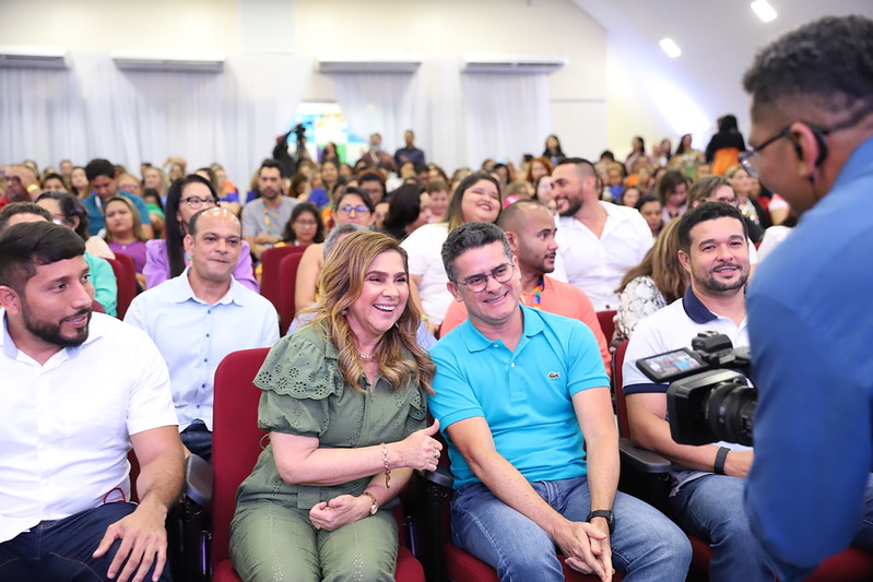 Prefeito David Almeida participa do encerramento das apresentações do Educa + Manaus