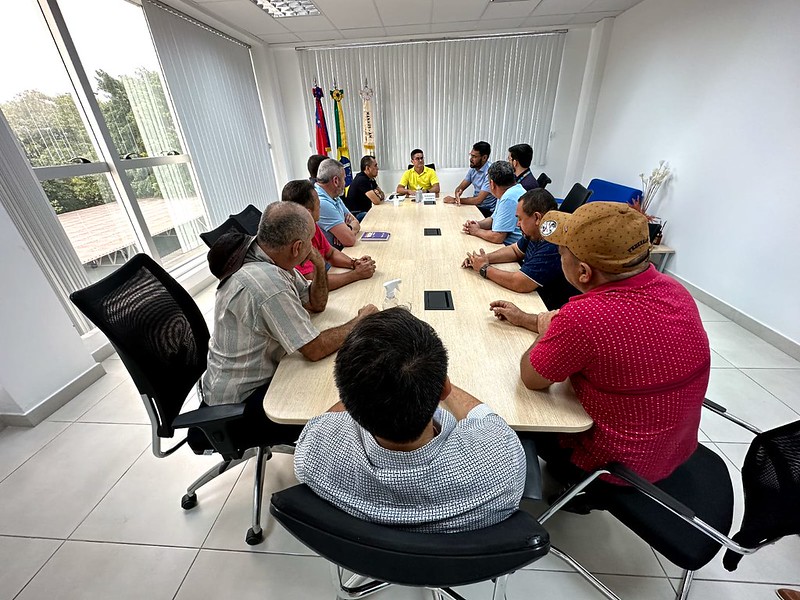 Prefeito David Almeida anuncia auxílio-transporte para 455 condutores do transporte alternativo e executivo