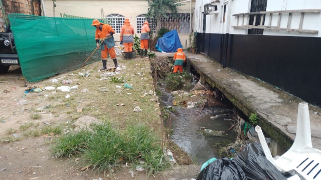 Prefeitura de Manaus reforça serviço de limpeza nos igarapés da cidade