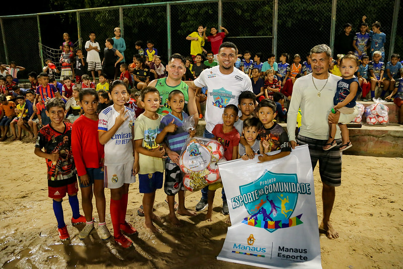 Prefeitura entrega novos kits esportivos a projetos do bairro São José