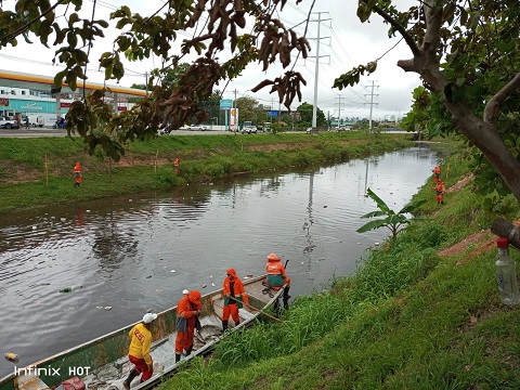 Prefeitura de Manaus intensifica limpeza do igarapé do Franco neste sábado