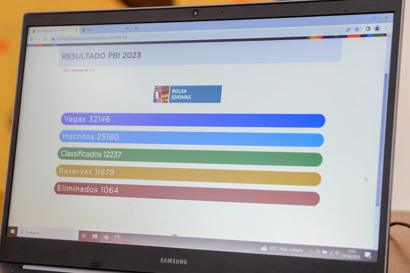 Prefeitura de Manaus alerta contemplados do Bolsa Idiomas sobre prazo para entrega de documentos