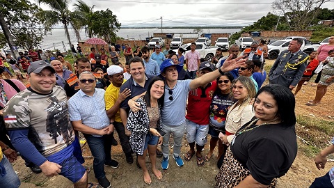 Prefeito visita comunidade Vila Nova no bairro Mauzinho para dar início às obras de pavimentação nas vias em solo natural