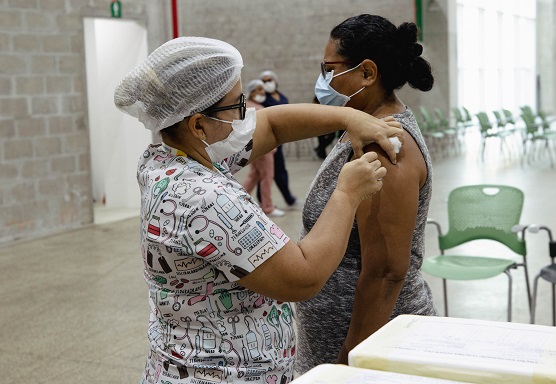 Prefeitura oferta vacina contra Covid-19 em 74 pontos de imunização nesta semana