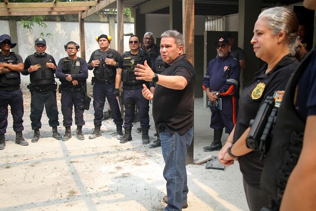 Prefeitura de Manaus prepara novos guardas municipais para uso de arma de fogo