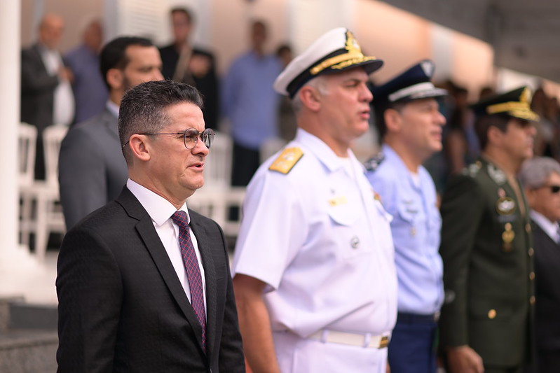 Prefeito recebe medalha ‘Amigo da Marinha’