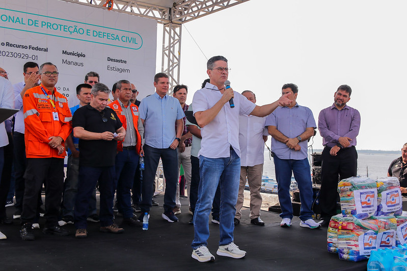 Prefeito anuncia segunda fase da operação ‘Estiagem’ beneficiando 81 comunidades ribeirinhas com 143 toneladas de alimentos