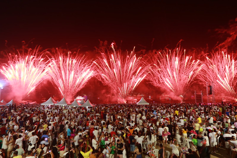 “O Maior Réveillon de Todos” celebra chegada de 2024 com grandes atrações e espetáculo de drones na Ponta Negra